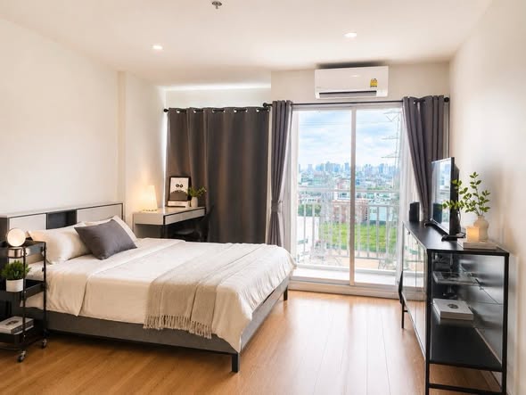 bedroom of Lumpini Ville Phattanakarn-Srinakarin Condominium