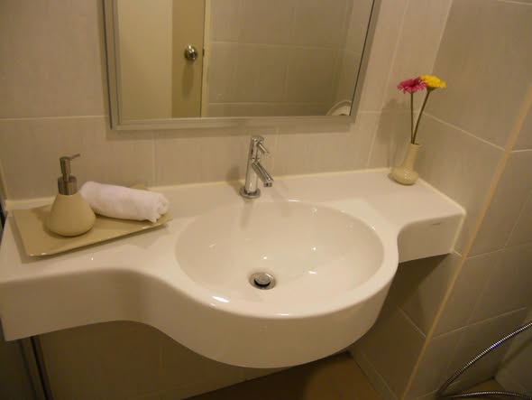 bathroom of Lumpini Ville Sukhumvit 109 – Bearing