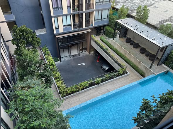 pool of Lyss Ratchayothin
