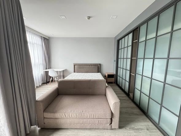 bedroom and room interior of Maestro 19 Ratchada19 – Vipha