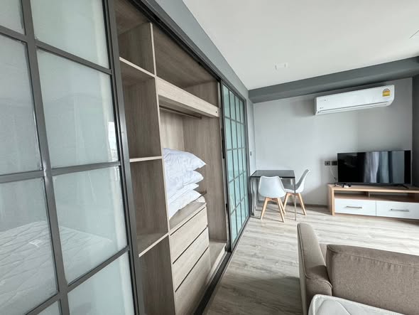 bedroom and room interior of Maestro 19 Ratchada19 – Vipha