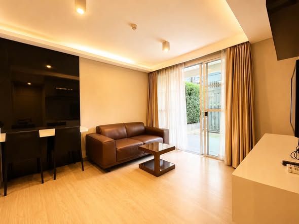 bedroom and living room of Maestro 39 Sukhumvit 39