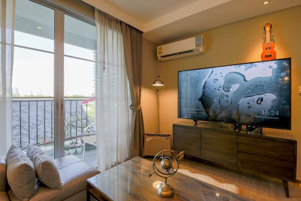 living room and bedroom of Maestro 39 Sukhumvit 39