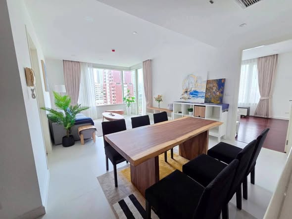 living room and room interior of Manhattan Chidlom
