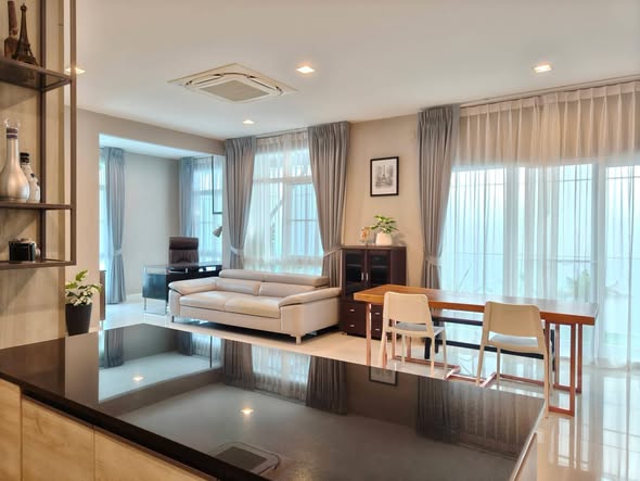 living room and bedroom of Mantana 2 Bangna Km. 7