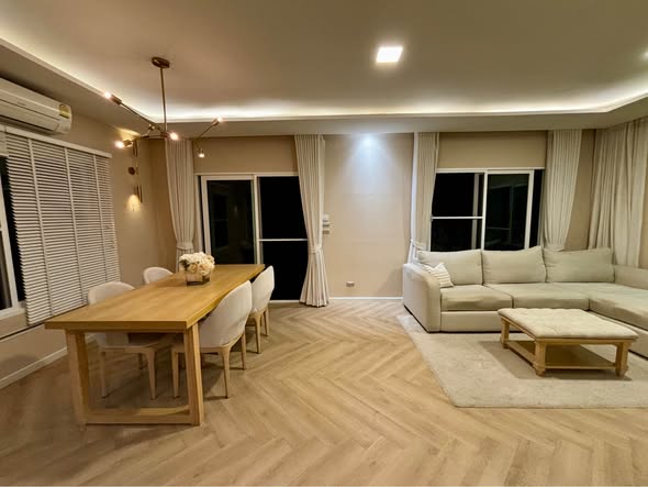 living room and room interior of Mantana Onnut-Wongwaen 5 มัณฑนา อ่อนนุช-วงแหวน 5