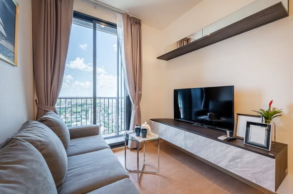 living room and bedroom of MARU Ekkamai 2
