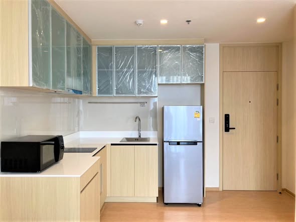 room interior of MARU Ekkamai 2