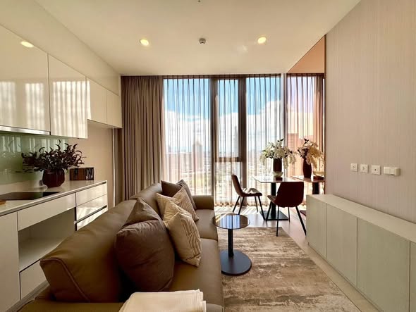 living room and room interior of แมสซารีน รัชโยธิน | Mazarine Ratchayothin by Grand Unity