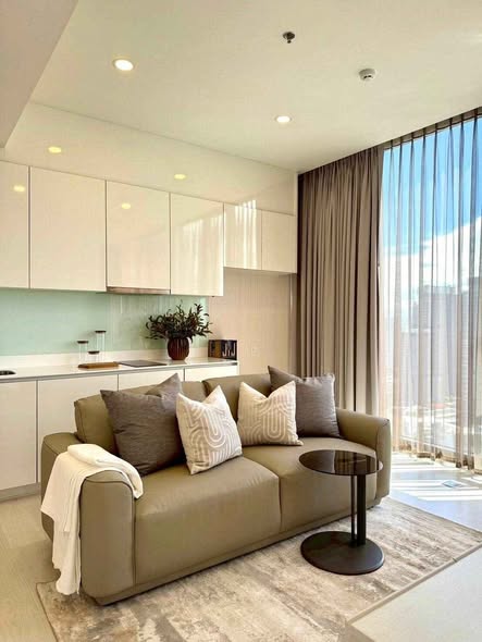 living room and room interior of แมสซารีน รัชโยธิน | Mazarine Ratchayothin by Grand Unity