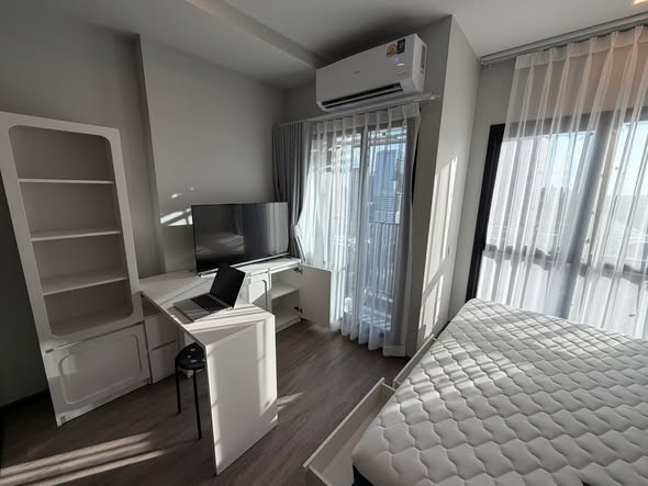 bedroom of Metris Lat Phrao