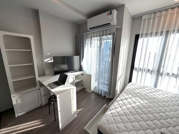 bedroom of Metris Lat Phrao