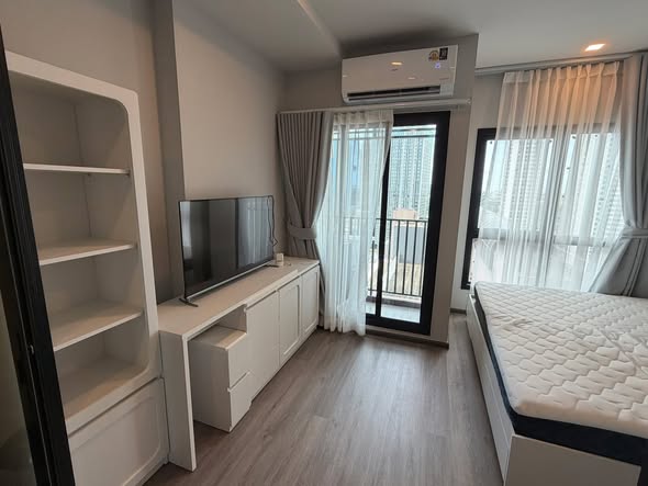 bedroom of Metris Lat Phrao