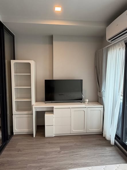 bedroom of Metris Lat Phrao