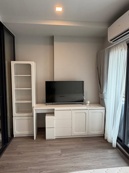 bedroom of Metris Lat Phrao