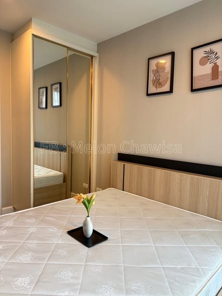 bedroom and bathroom of Metro Luxe Riverfront Rattanathibet