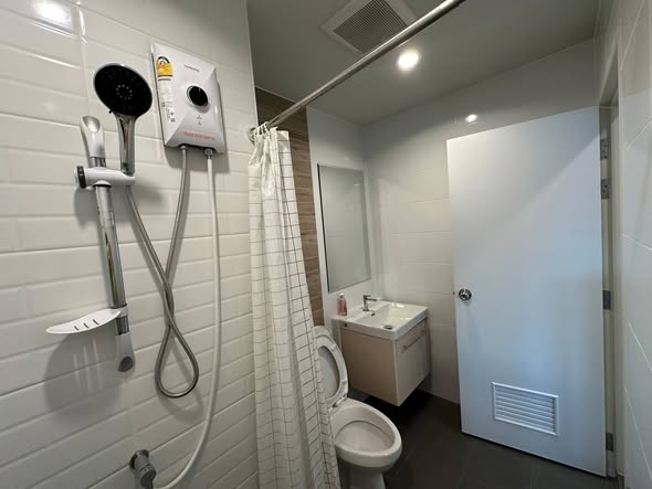 bathroom of Metro Sky Wutthakat