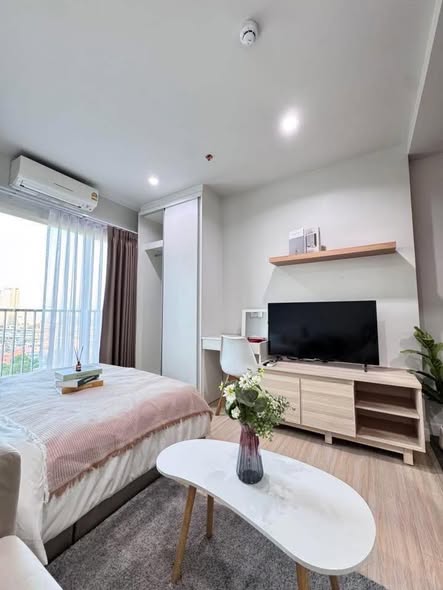 bedroom of Metro Sky Wutthakat