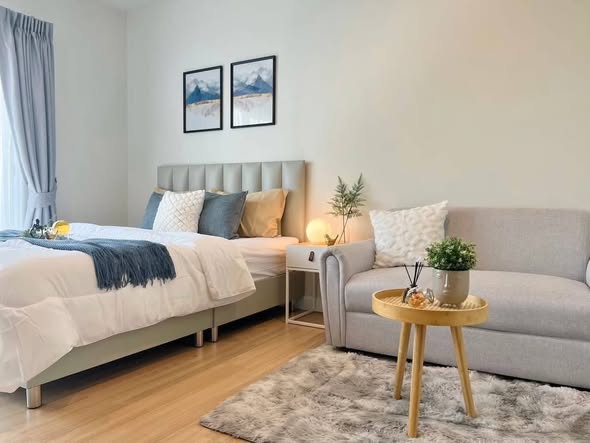 bedroom and living room of Metro Sky Wutthakat
