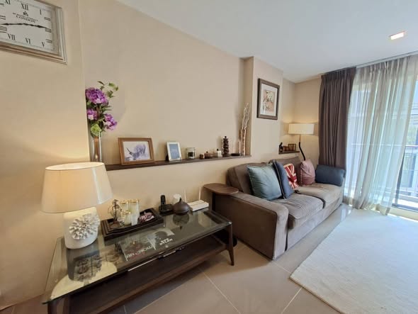 living room and bedroom of Mirage Sukhumvit27