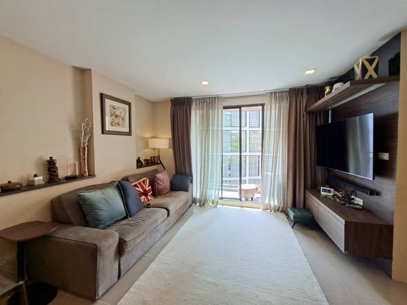 living room and bedroom of Mirage Sukhumvit27
