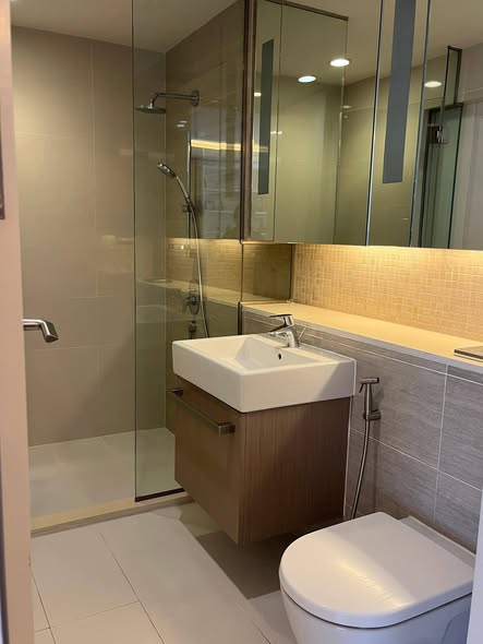 room interior and bathroom of Mode Sukhumvit 61