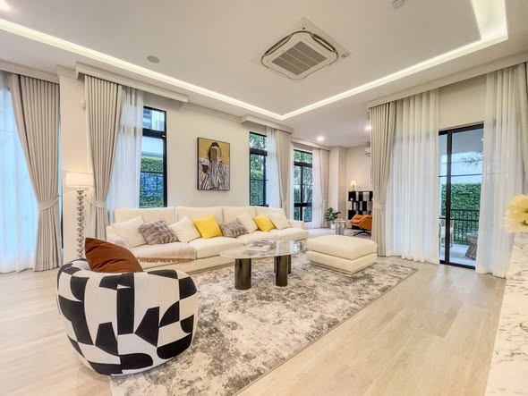 living room and bedroom of Nantawan Rama 9 Srinakarin