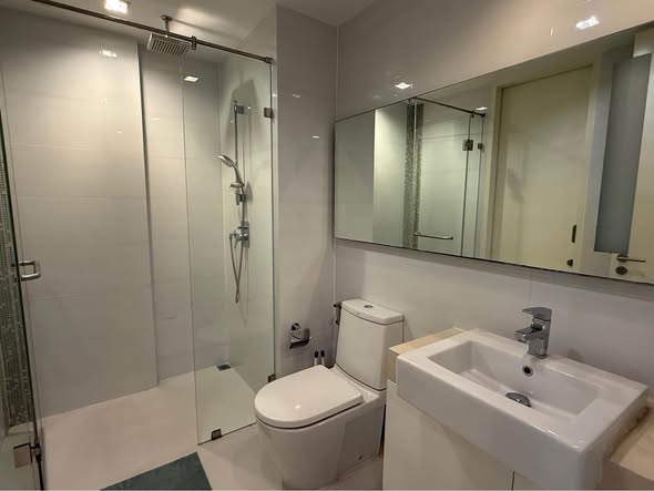 room interior and bathroom of Nara 9