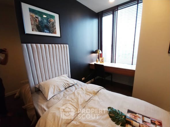 bedroom and room interior of Narathorn Place
