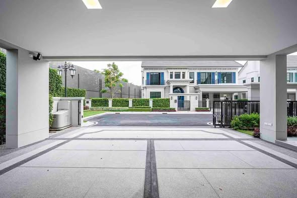 Narinsiri Rama 9 – Krungthep Kreetha