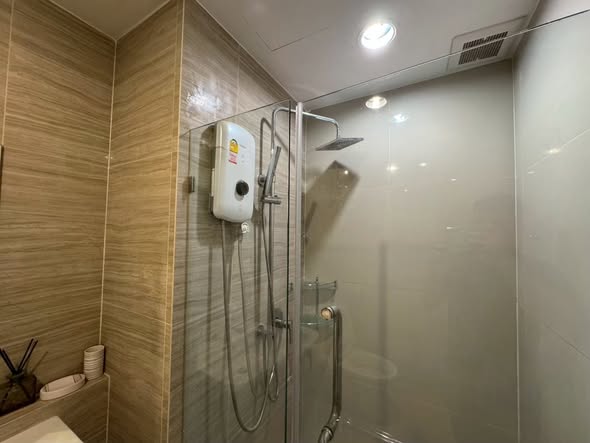 room interior and bathroom of Niche MONO Sukhumvit Bearing