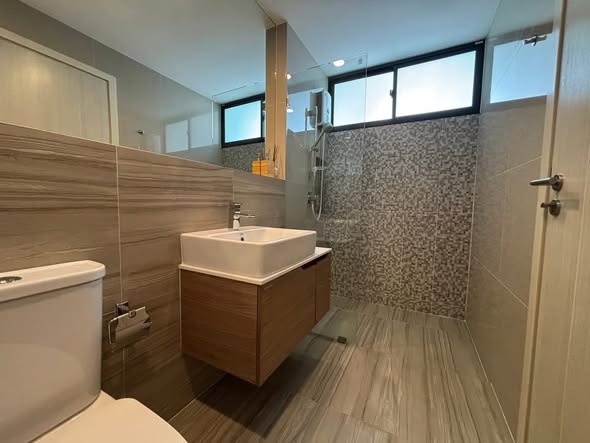 room interior and bathroom of Nirvana Define Srinakarin-Rama9