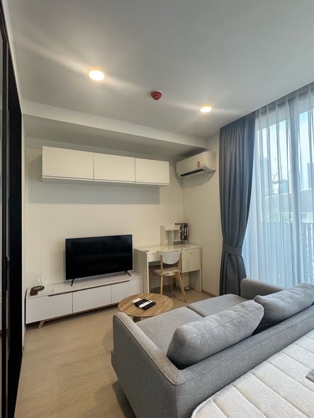 living room and bedroom of Noble Ambience Sukhumvit 42