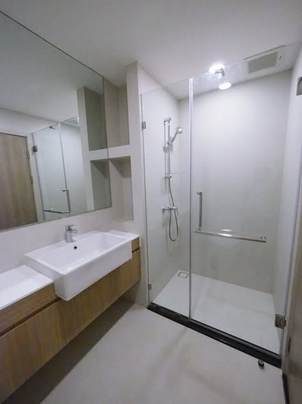 room interior and bathroom of Noble Ambience Sukhumvit 42
