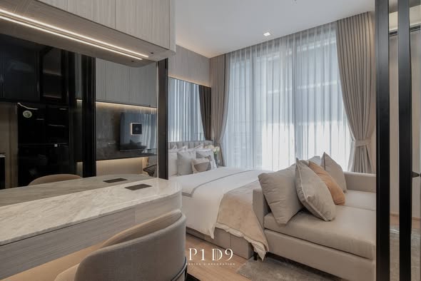 bedroom of Noble Around Ari