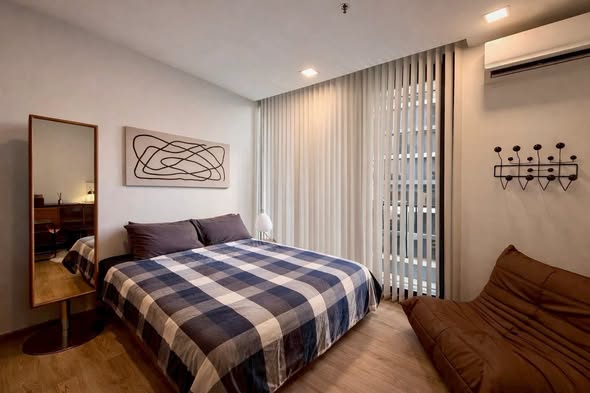 bedroom of Noble Around Ari