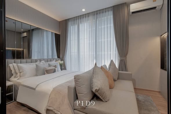 bedroom of Noble Around Ari