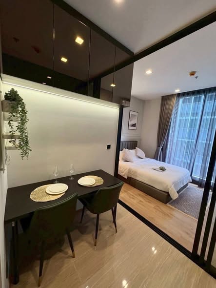 bedroom and room interior of Noble Around Ari