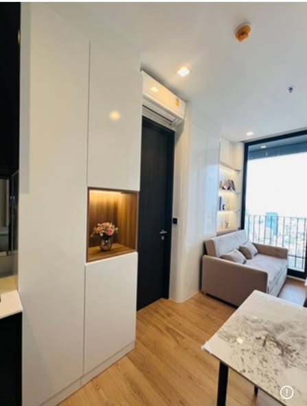 room interior of Noble Around Ari