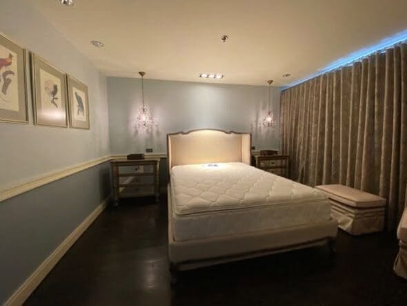 bedroom of Noble BE 19