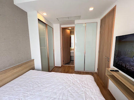 bedroom and room interior of Noble BE33