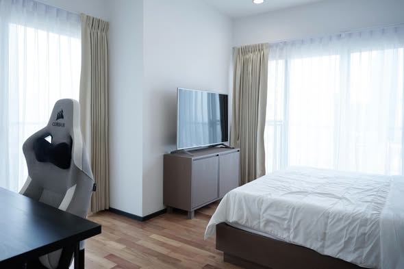 bedroom of Noble Ora