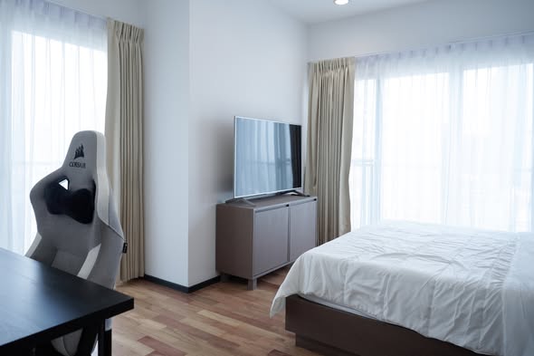 bedroom of Noble Ora