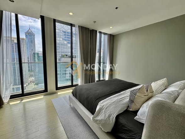 bedroom of Noble Ploenchit