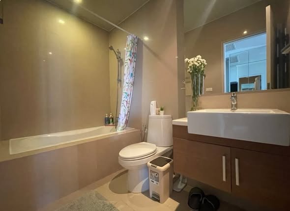 bathroom of Noble Refine