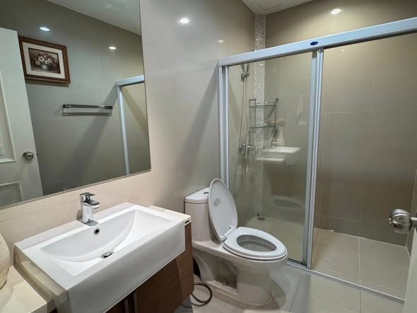 bathroom of Noble Reflex