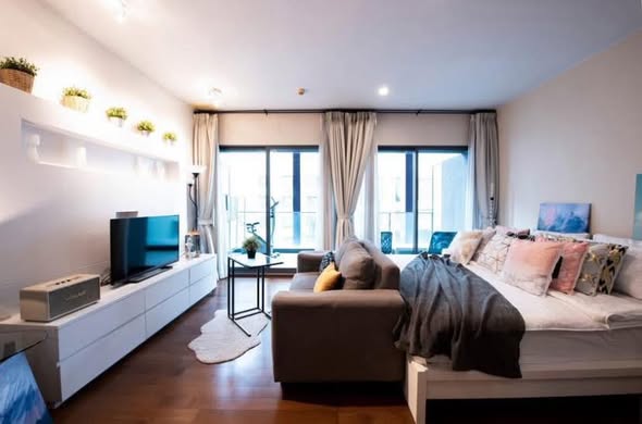living room and bedroom of Noble Remix