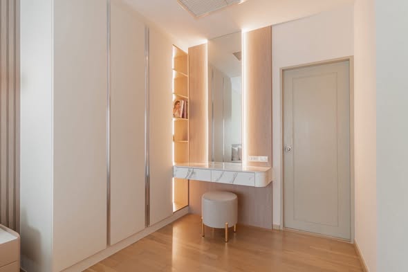 bedroom and room interior and bathroom of Noble Reveal