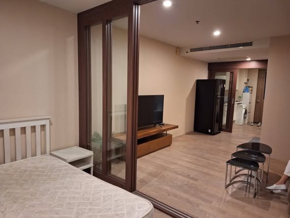 bedroom and room interior of Noble Solo
