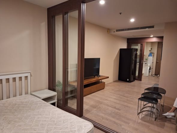 bedroom and room interior of Noble Solo
